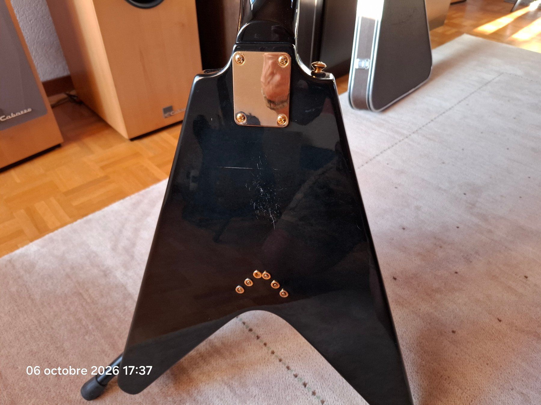 Strumenti musicali: Brian by Bacchus Flying V Black / Gold + coffre + câble – Usato da Yverdon-les-Bains venduto da Dan00 4