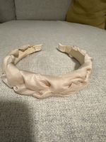 Schönes Haarband beige geflochten