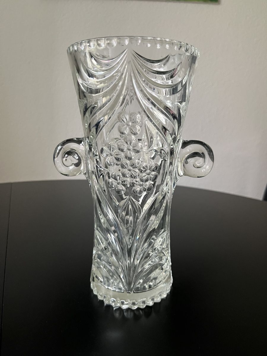 Vasi & Recipienti: Elegante Kristallvase mit Griffen – Usato da Zürich venduto da Nowstalgia