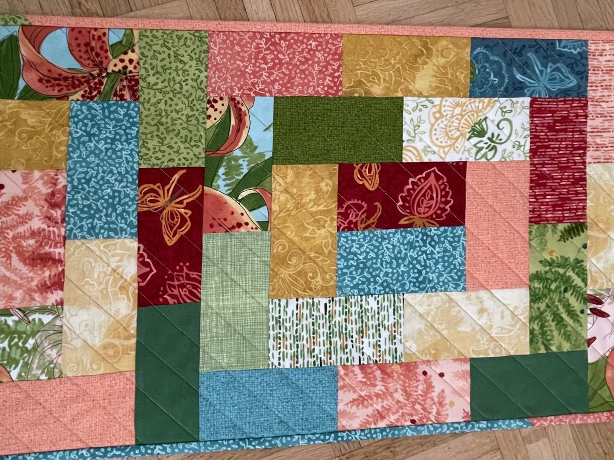Stoffe: Chemin de table patchwork multicolore fait main – Neu und originalverpackt aus La Chaux-de-Fonds von NathalieM07 1