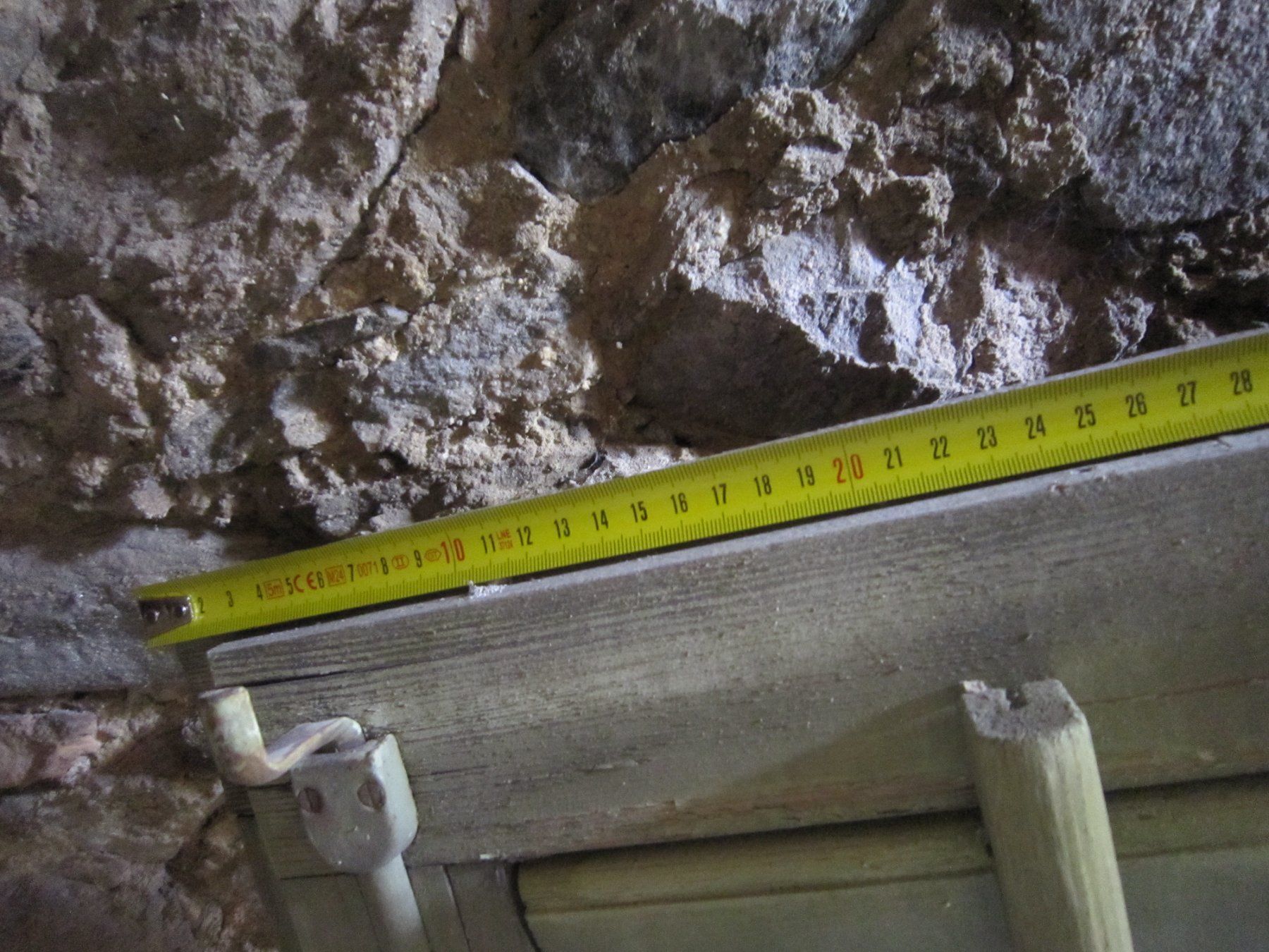Persiane: CA 30 Fensterladen aus Holz – Usato da Gordola venduto da Polentaefung 2