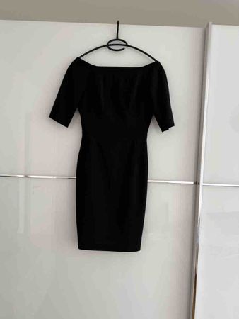 Damenkleid schwarz mit Carmen Ausschnitt neuwertig