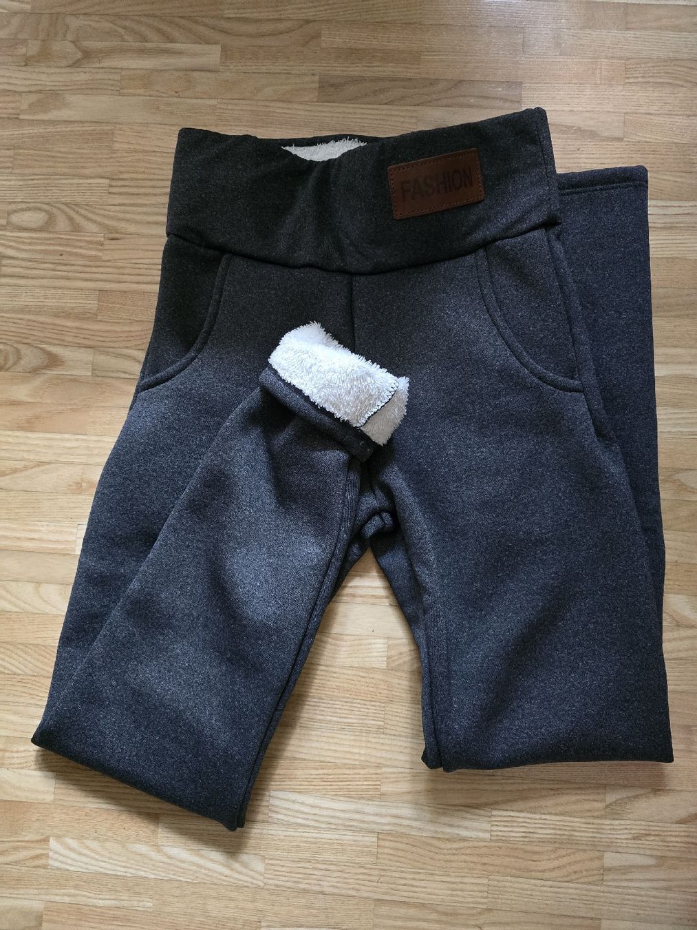 Lots de vêtements: Kleiderpaket – D'occasion à Rheinfelden par anbomato 1