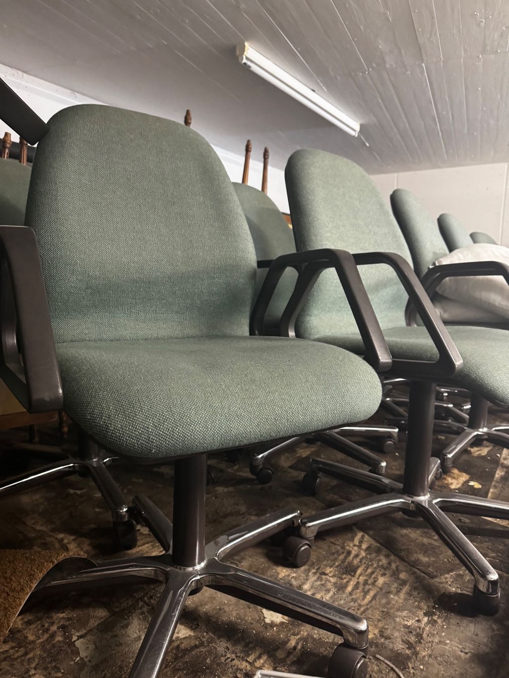 Sedie: Lot de 20 chaises de bureau – Usato da Le Mont-Pèlerin venduto da Bmr 1