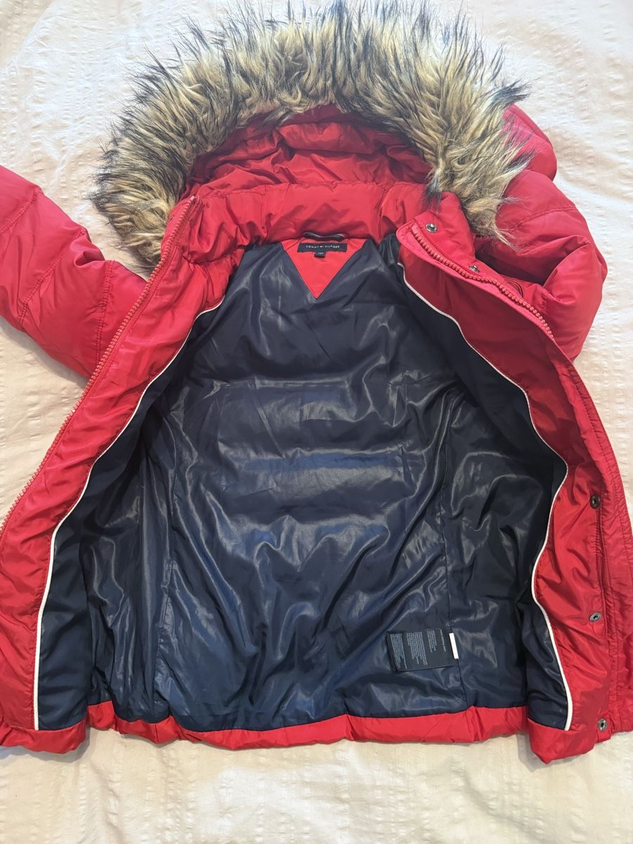Tommy Hilfiger Giacche: Doudoune Tommy Hilfiger avec capuche à fourrure, taille 140 – Usato da Monthey venduto da Joseph-29 2