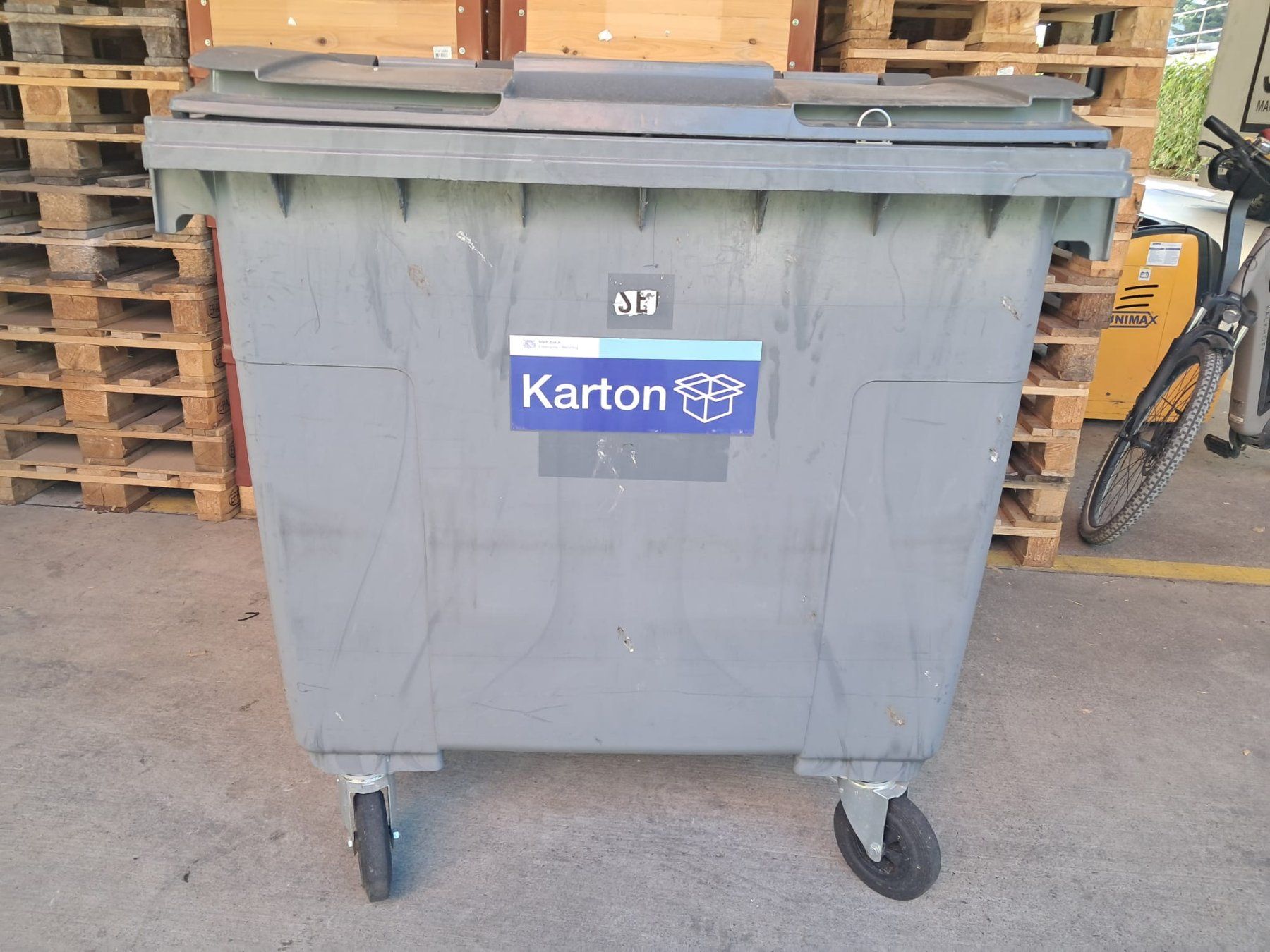 Altro per Ufficio & Commercio: Abfallcontainer 770L, Müllcontainer auf Rollen, Container – Usato da Zürich venduto da Lia107 3