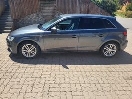 Audi A3 gris 1.4 TFSI S tronic 5 portes bon état