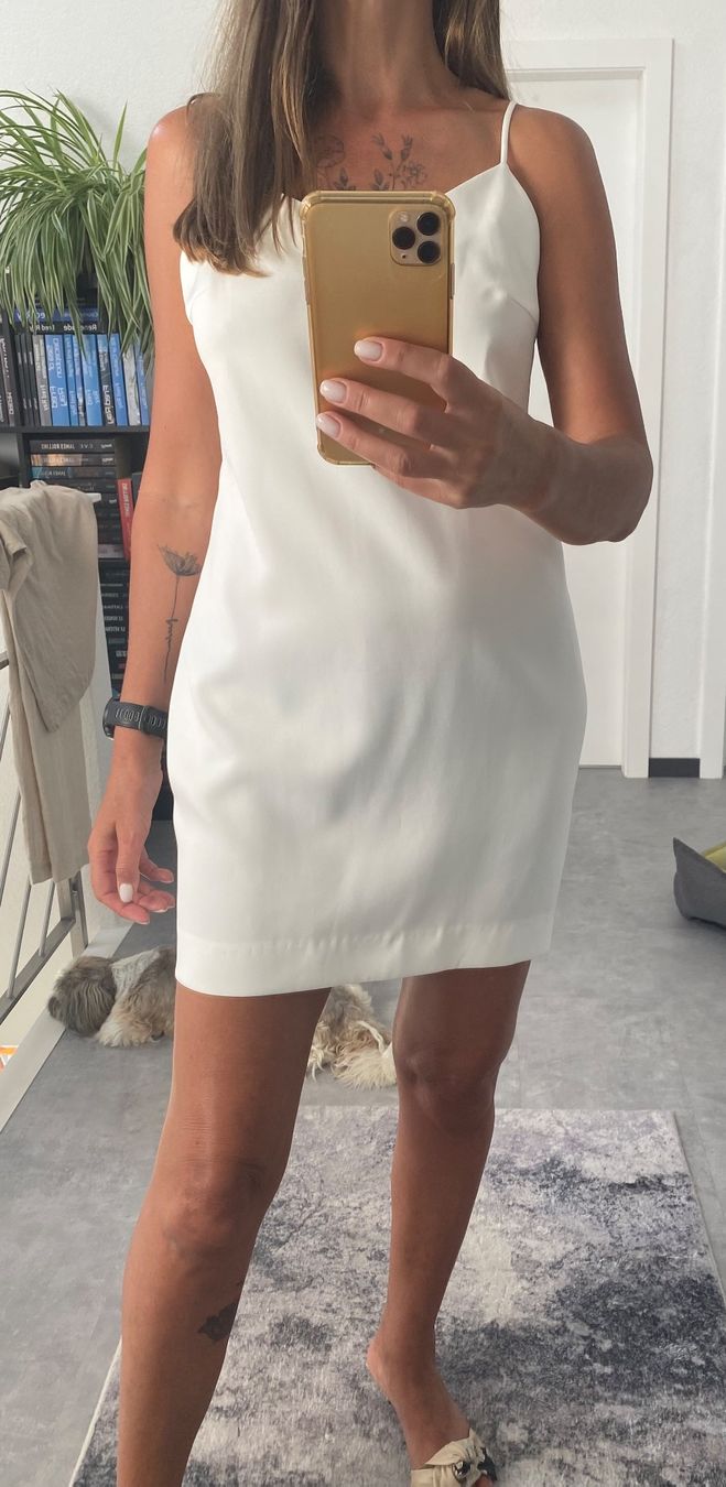 Robes: Robe avec dos ouvert. – D'occasion à Echallens par 1961zap 1