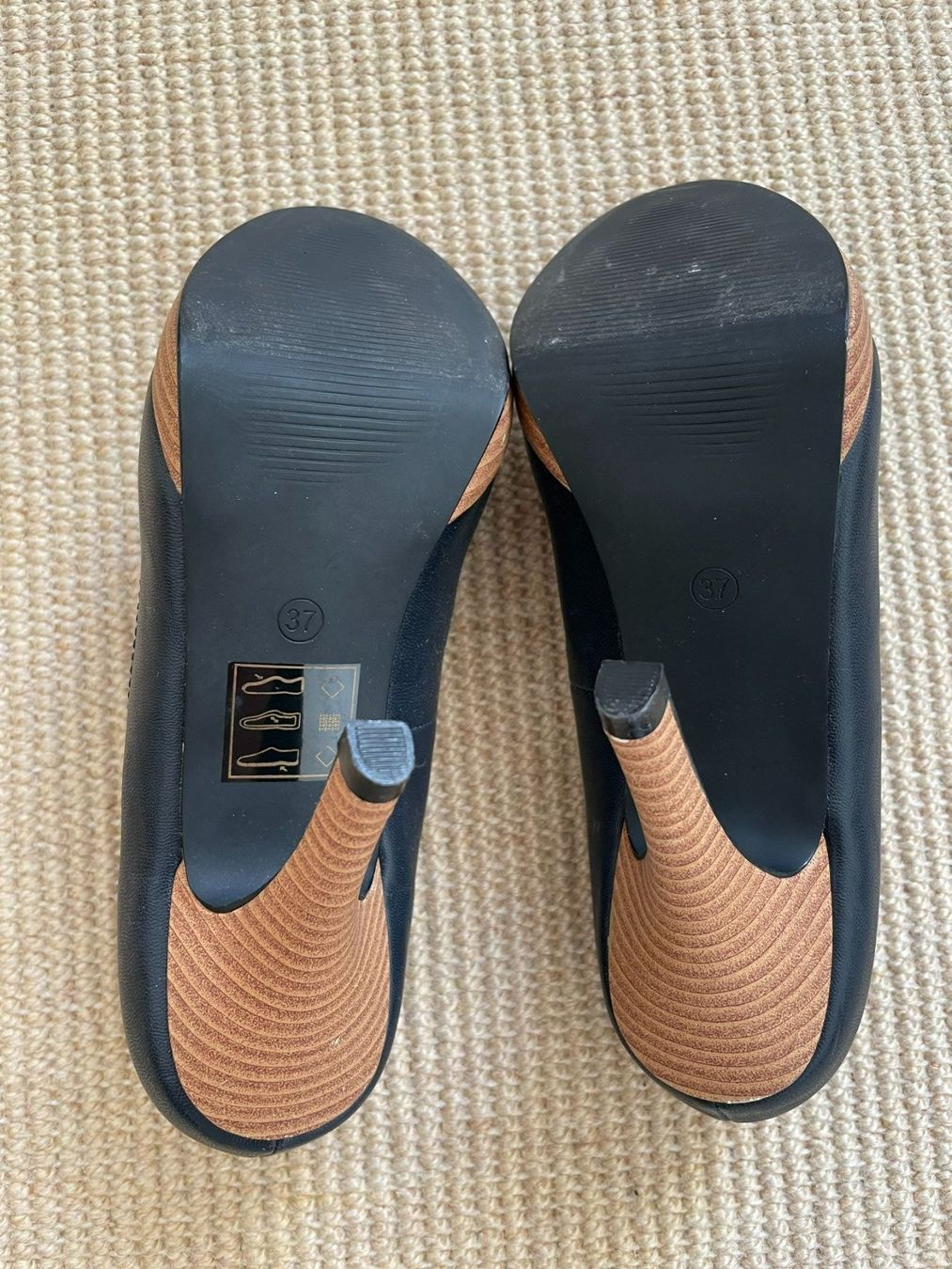 Damenschuhe: Pumps ungetragen Gr 37 dunkelblau – Neu (gemäss Beschreibung) aus Chur von adien 1
