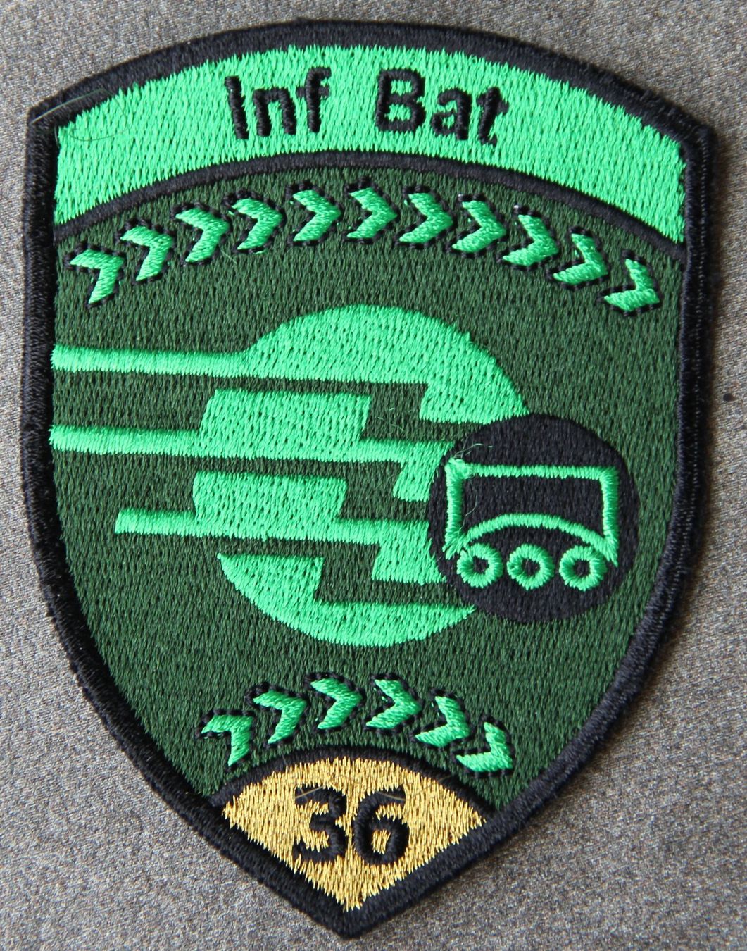Schweizer Armee Plaketten & Abzeichen: Inf Bat 36 Stab Gold-Badge – Gebraucht aus Belp von Tomsek