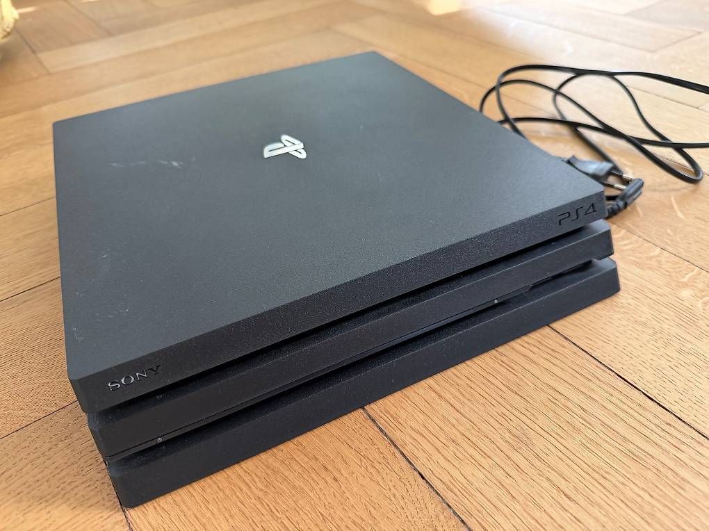 Sony Konsolen: Sony PlayStation 4 Pro ohne Controller – Gebraucht aus Bern von wermuzz 1