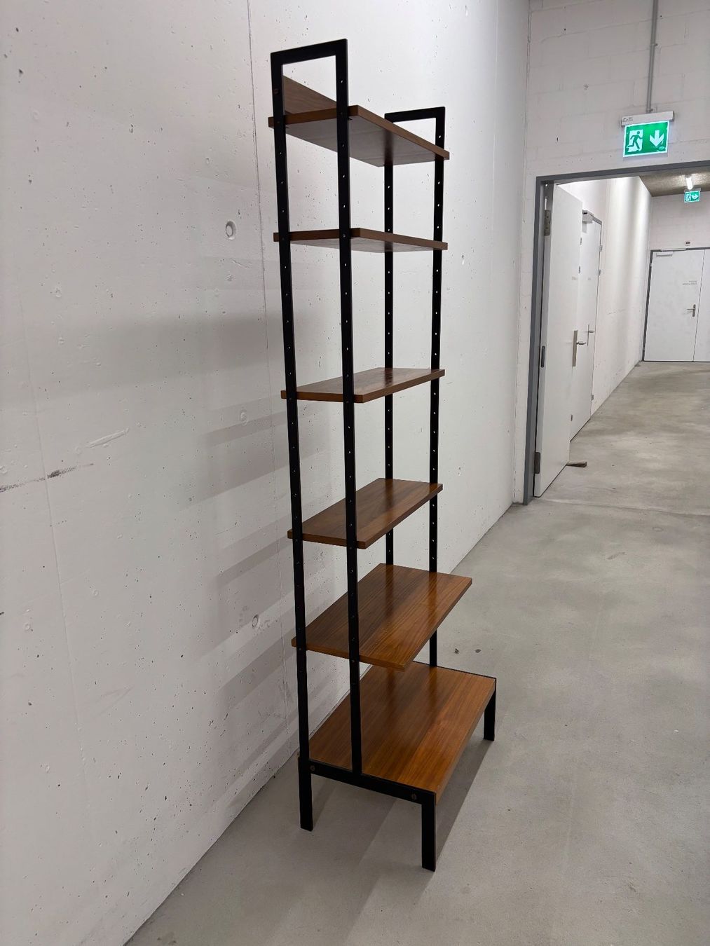 Scaffali: Bücherregal 70-iger Jahre Designklassiker – Usato da rotkreuz venduto da baudisch