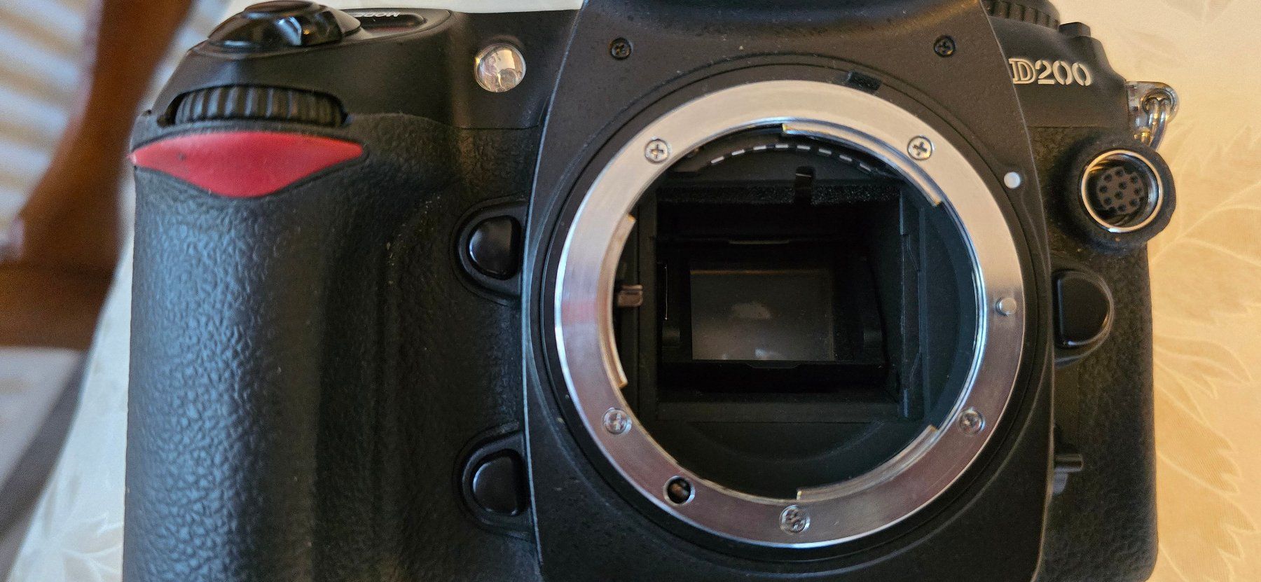 Nikon Kamera: Nikon D200 + 2 accus + chargeur – Gebraucht aus La Tour de Peilz von Helvetica-Raw 2