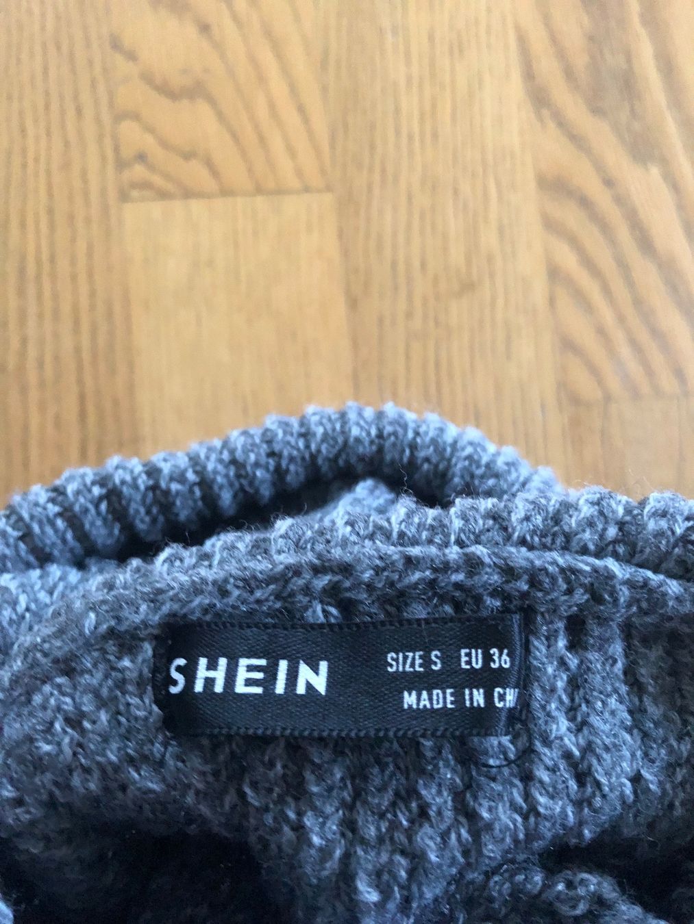 Shein Maglioni & Felpe: ROLLKRAGENPULLOVER XS/S grau – Usato da Wattwil venduto da jopara 1