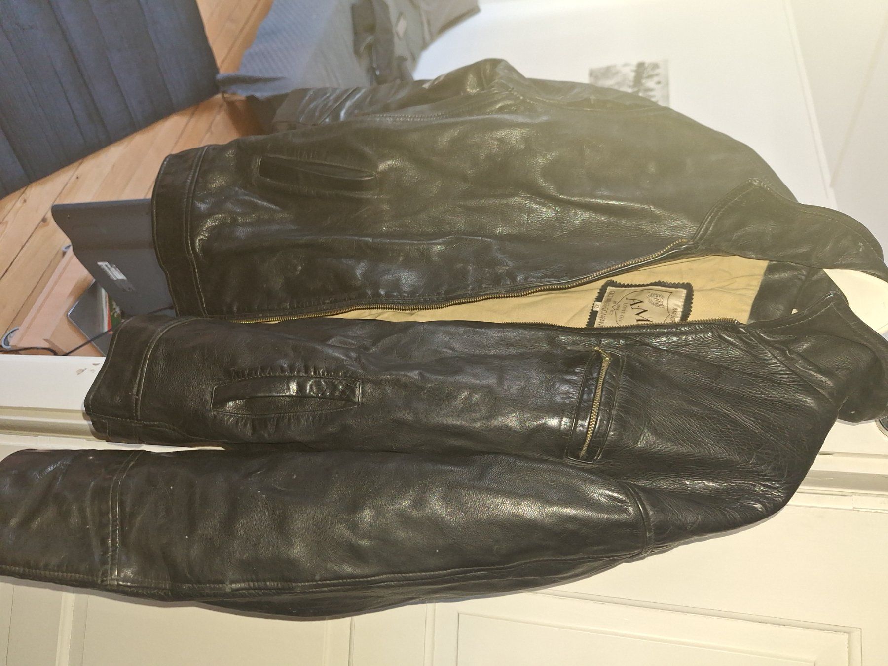 Giacche: AMI Lederjacke gebraucht, retro – Usato da Zuerich venduto da Tobo84