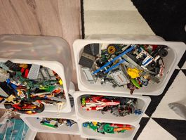 Viele kleine Legos mit Gestell (11 - 12 kg)