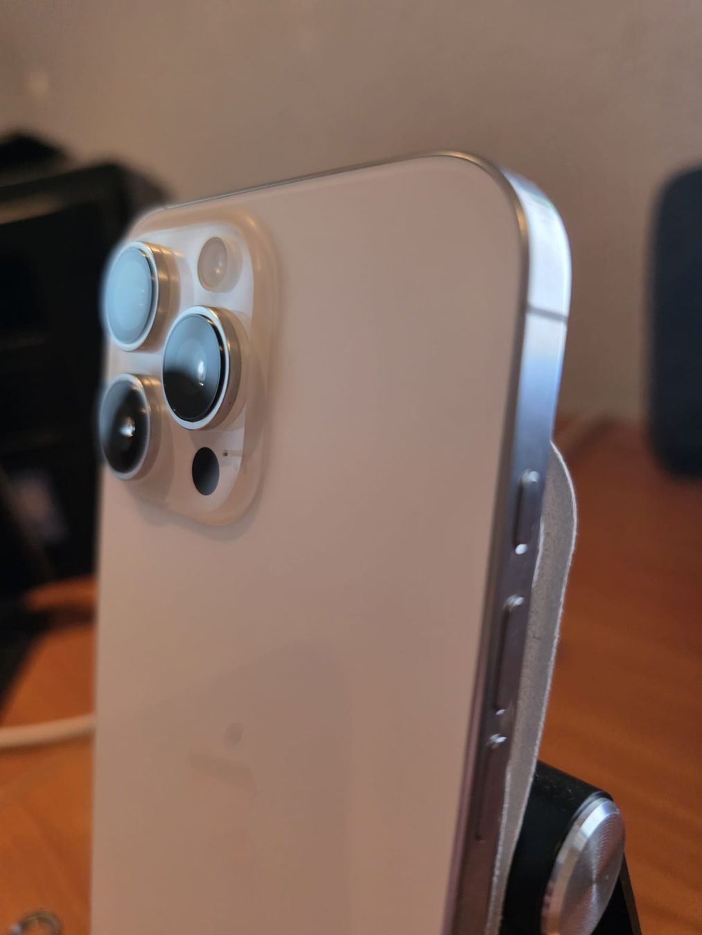 Apple Telefoni cellulari / Smartphones: iPhone 16 Pro Max 512 Gb neuwertig – Nuovo (secondo la descrizione) da Gränichen venduto da e_xclusive 4