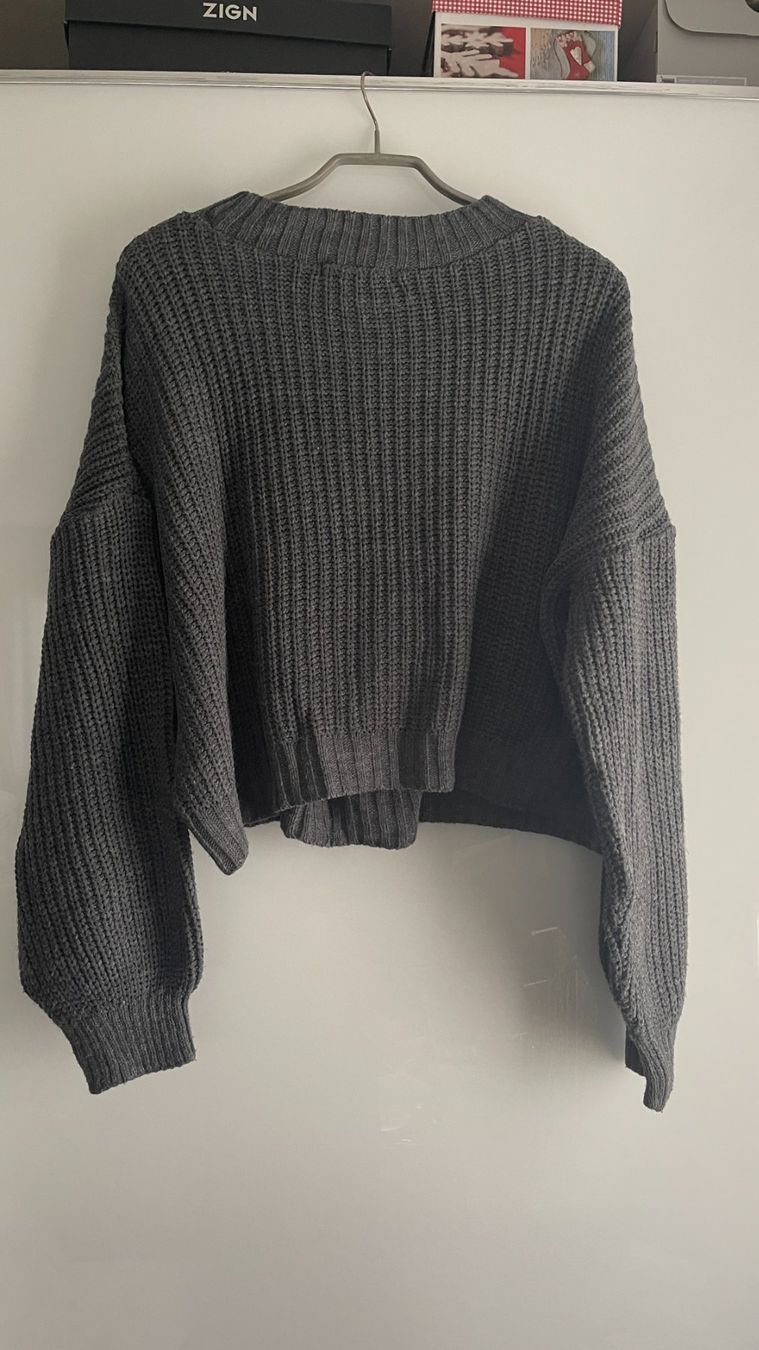 Pullover & Sweatshirts: Missguided Pullover grau – Gebraucht aus Lausen von sim_hgp6 2