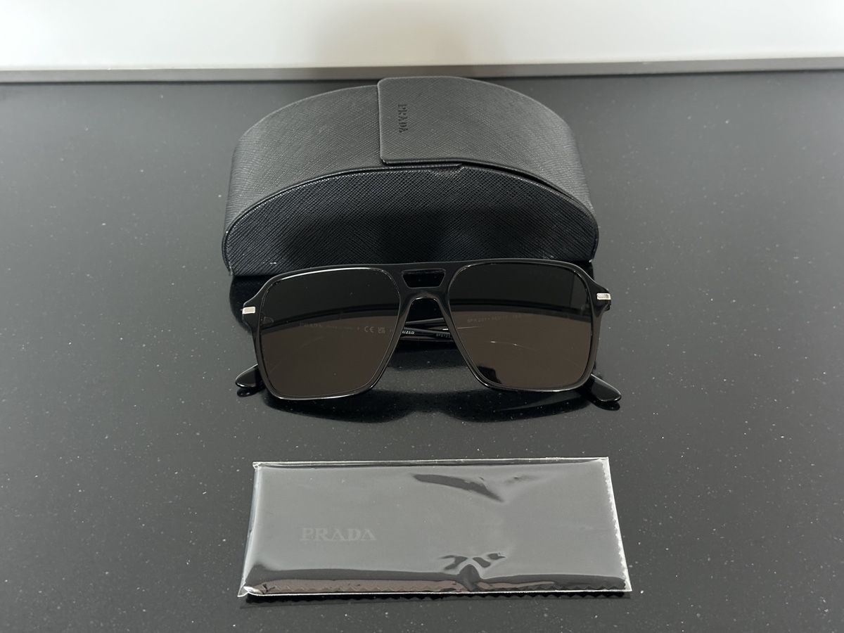 Prada Occhiali & Lenti: Prada Sonnenbrille inklusive Case/Etui. – Usato da Bern venduto da scng
