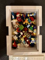 Boîte de rangement Lego avec figurines assorties, blanc