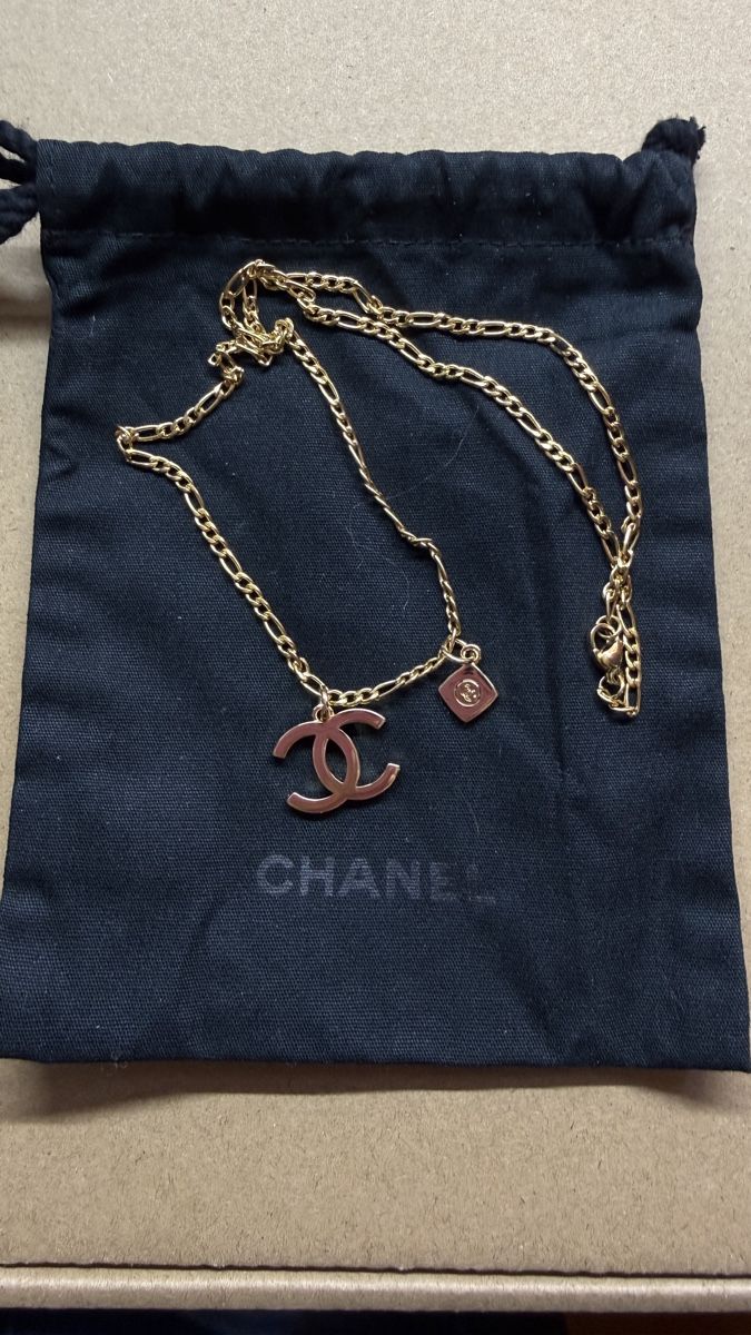 Catenine: Chanel beauty Gold Necklace – Nuovo (secondo la descrizione) da Chur venduto da Madeys