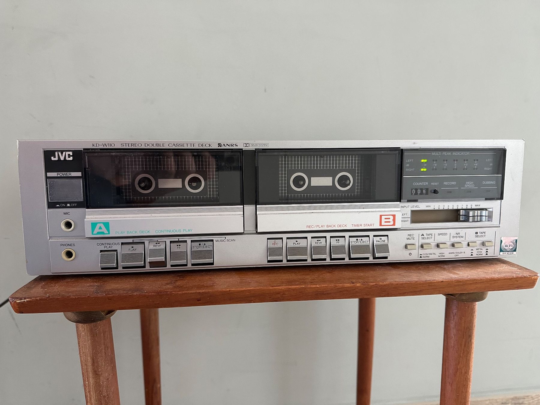 JVC Aufnahmegeräte: JVC KD-WIIO Stereo Double Cassette Deck ANRS Dolby Silver – Gebraucht aus Signy von HelloVeloCH