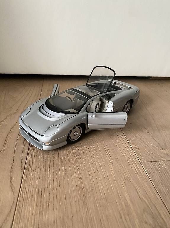 Voitures modèles: Modellauto 1/18 Jaguar XC220 – D'occasion à Gisikon par Jen_03 1