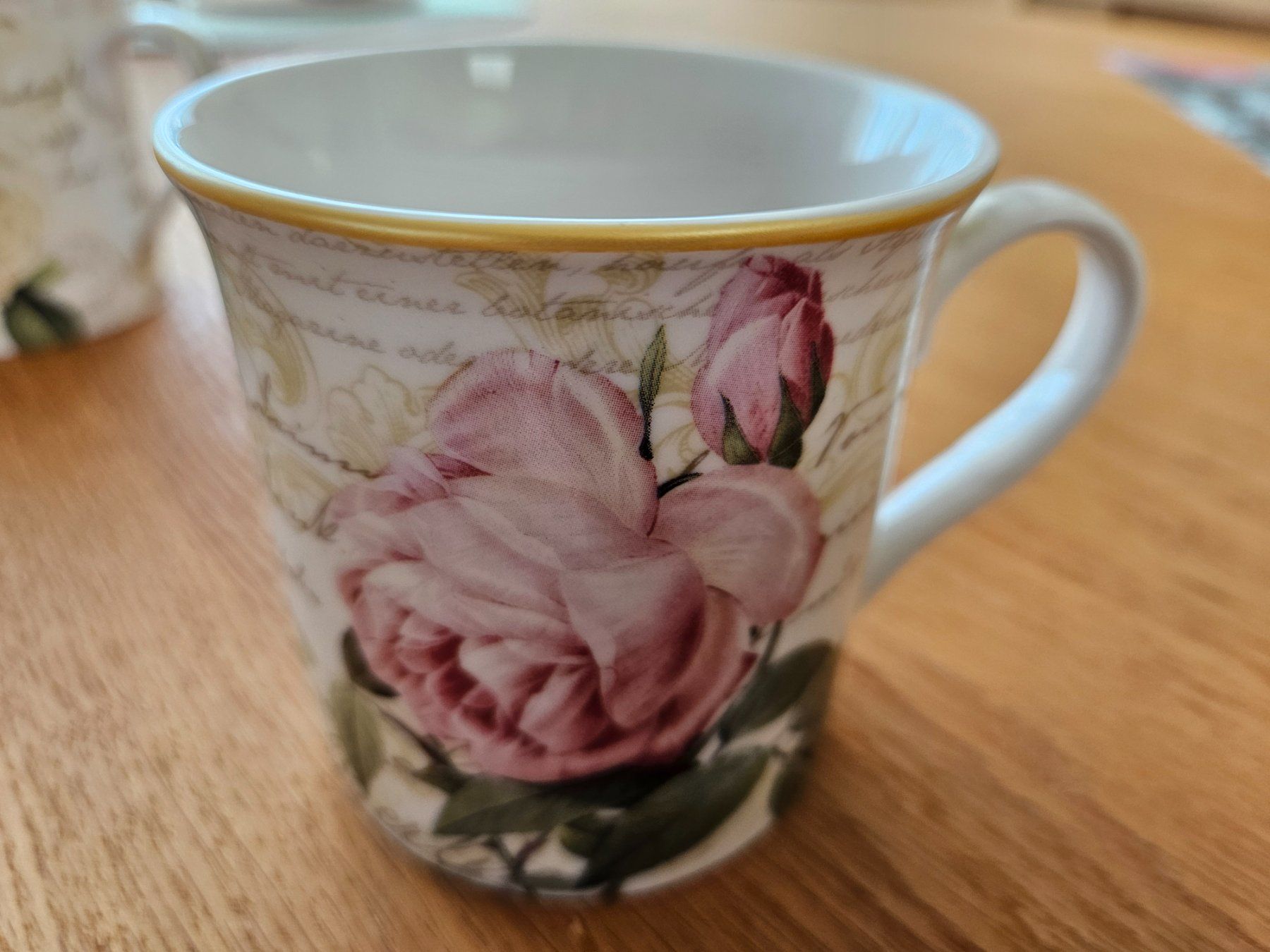 Tazze: 4 Tassen mit Rosenmotiv – Usato da Lyss venduto da sabethka 4