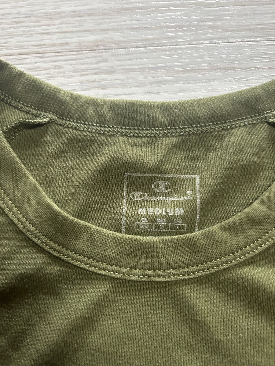 Champion T-shirt: T-shirt Champion - M – Usato da Reconvilier venduto da ako_6n9m 1