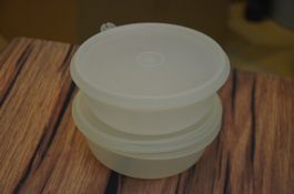 2 STUCK - TUPPERWARE