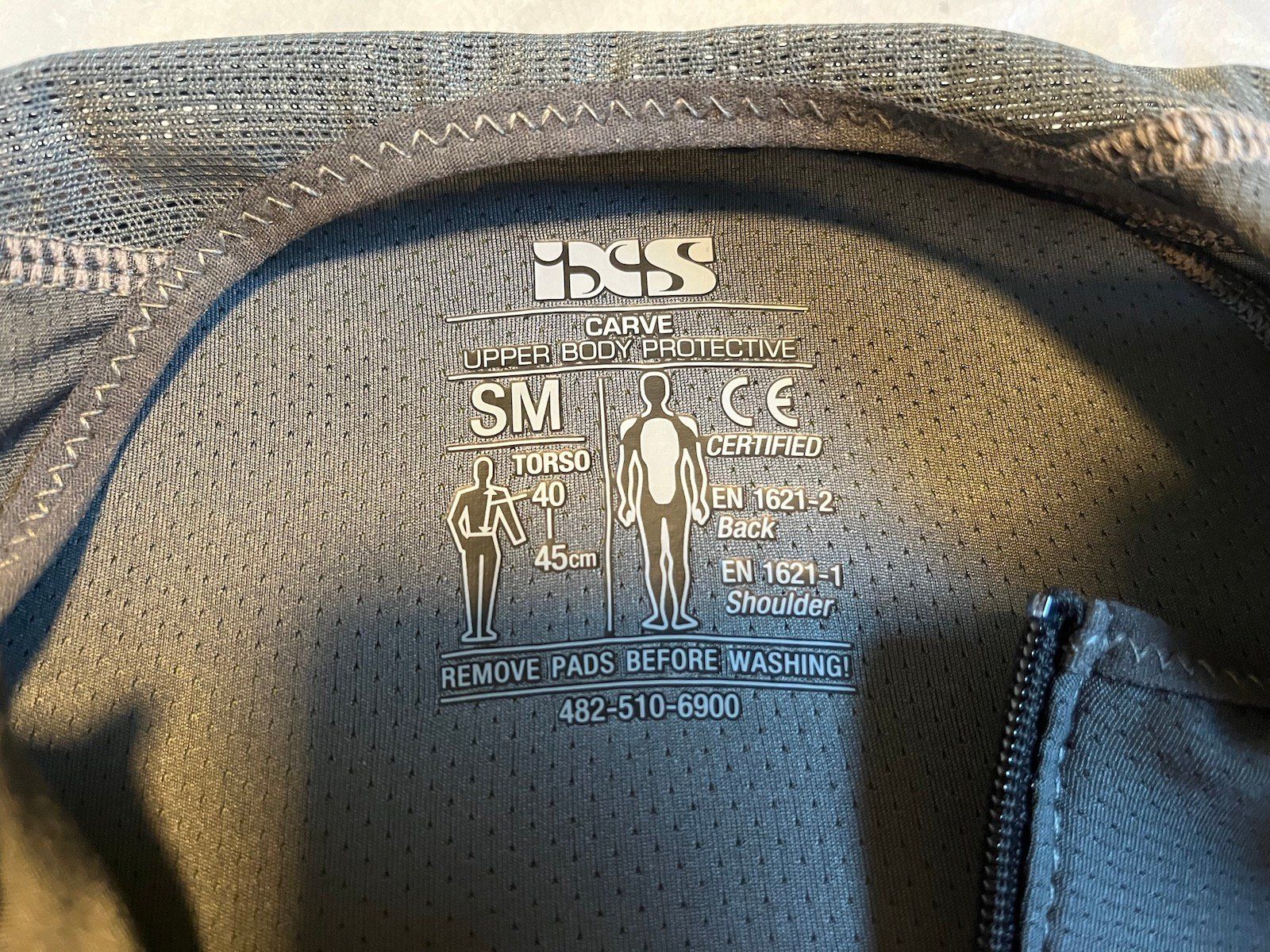 Canottiere & Pantaloni: IXS Carve Upper Body Protective Gr. S/M – Nuovo e nell'imballaggio originale da Massongex venduto da thn311 3