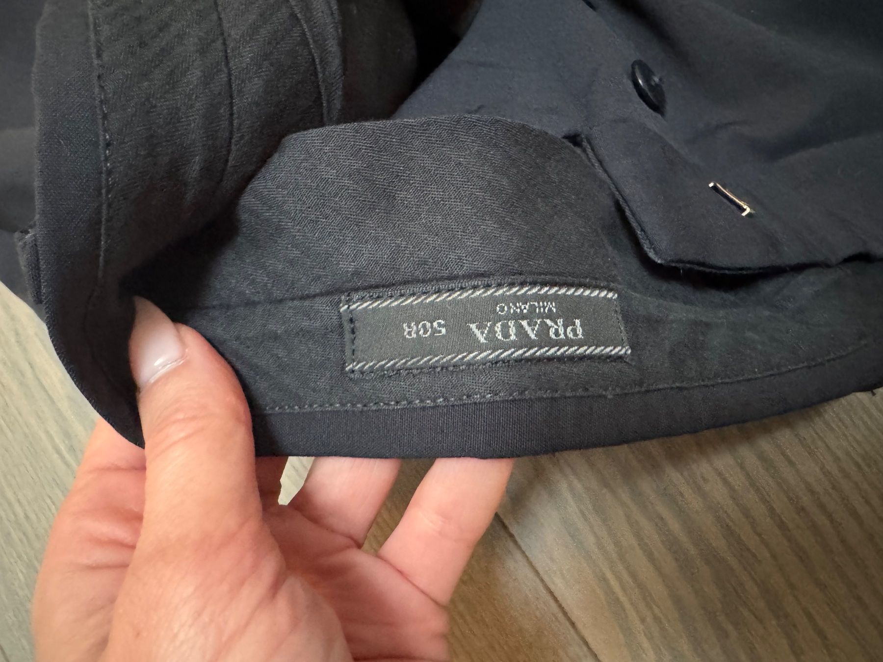 Prada Pantaloni: Herren Prada Anzugshose in Dunkelblau – Usato da Meilen venduto da Emma_321 3