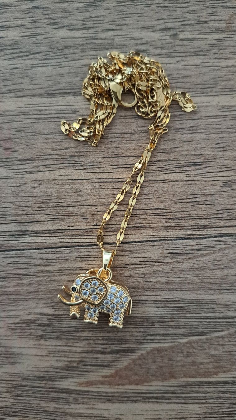 Catenine: chaîne avec petit éléphant – Nuovo (secondo la descrizione) da Chêne-Bourg venduto da n4r_7kyb