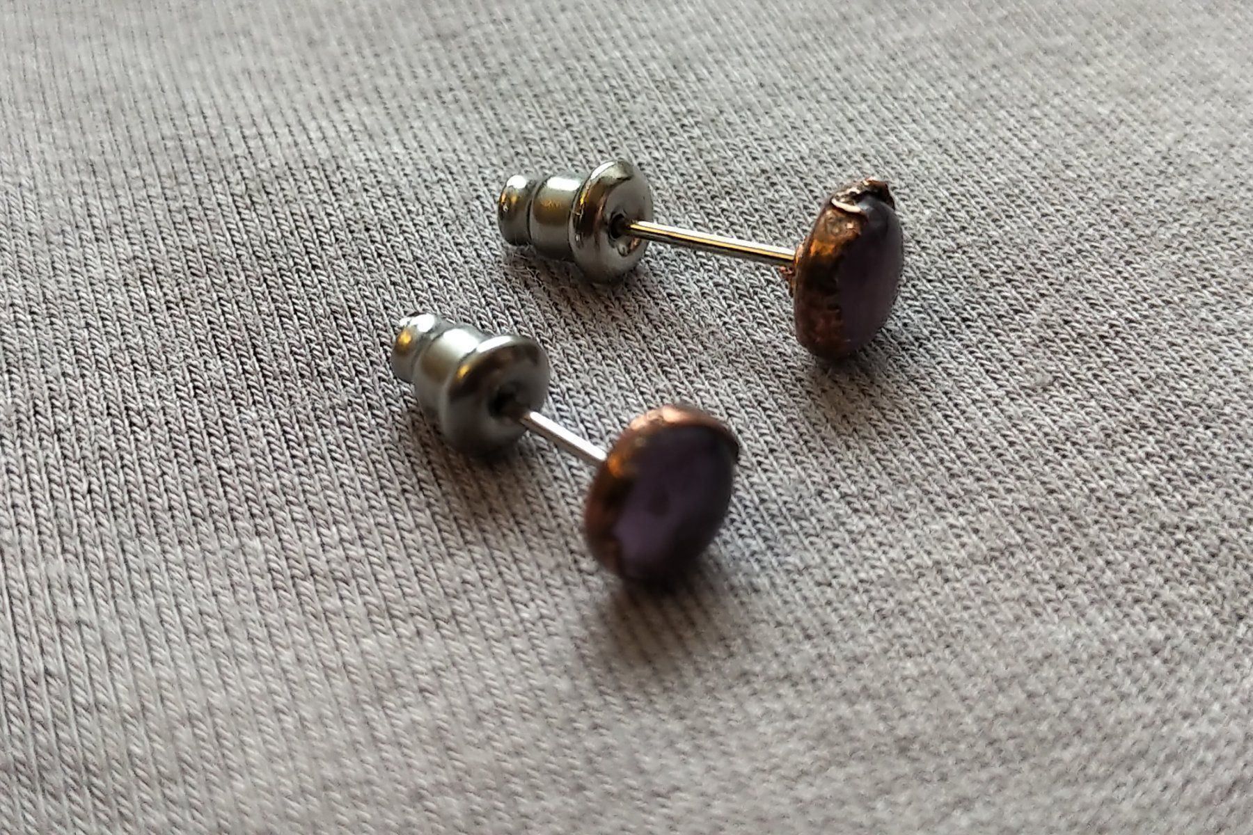 Orecchini pendenti & Orecchini a lobo: Ohrstecker mit Amethyst, Kupferfassung – Usato da Gempen venduto da DennisKl 2