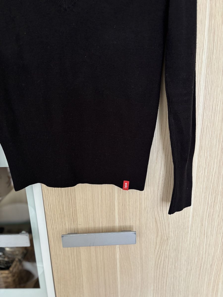 Esprit Maglioni & Felpe: Damen Pullover edc schwarz V-Ausschnitt Grösse XS – Usato da Basel venduto da DressDrop 2