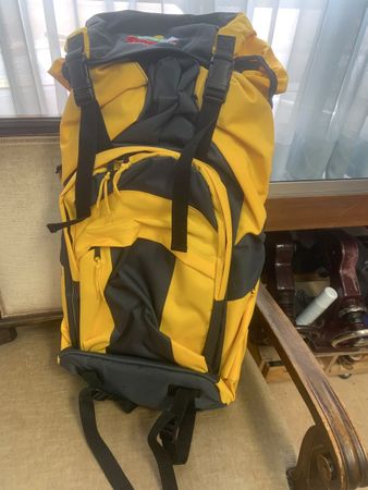 Rucksack gelb/grau mit vielen Fächern gut erhalten