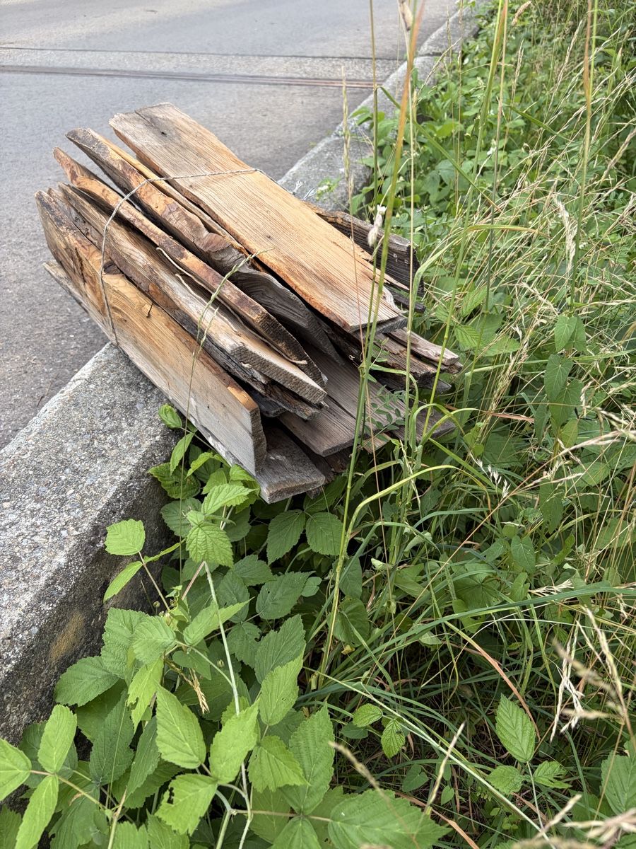Articles en bois: Alte Holzschindeln – D'occasion à Matten b. Interl par valserma 1