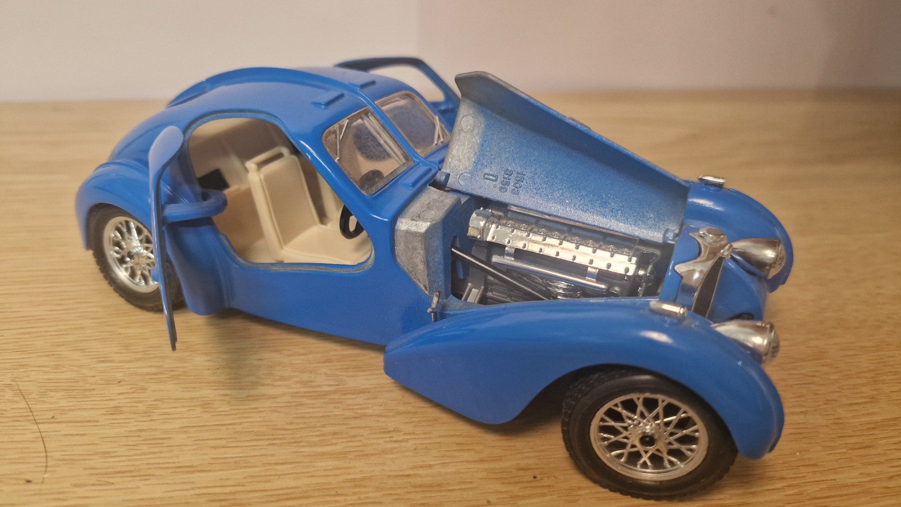 Bugatti Voitures modèles: Modellauto 1/24, Bugatti Atlantic 1936 – D'occasion à Weisslingen par and-lo73 2