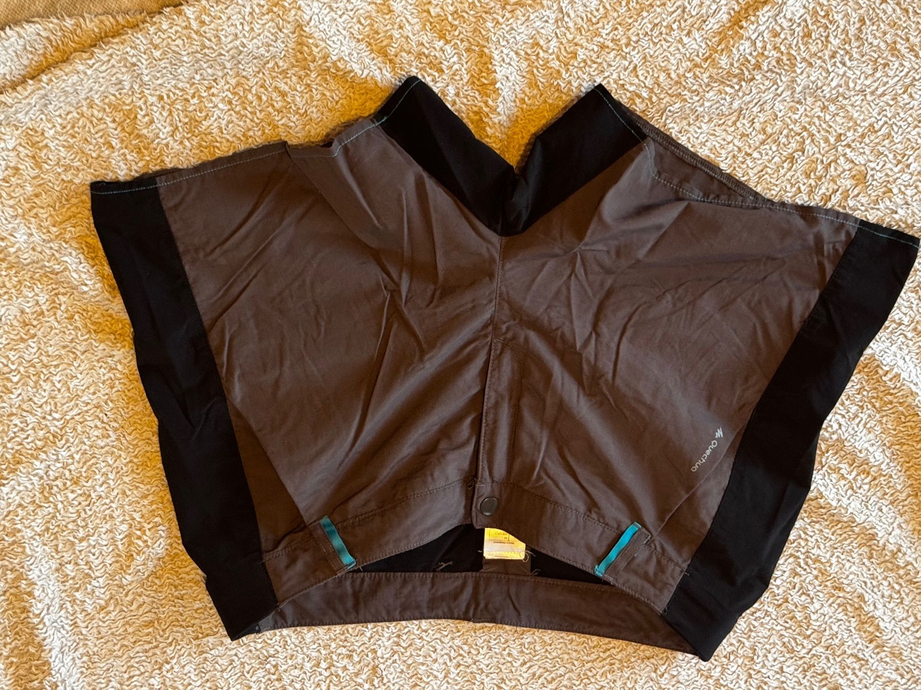Decathlon Pantaloni: Quechua short gr 40-42 – Usato da Ovronnaz venduto da Etagne68 1