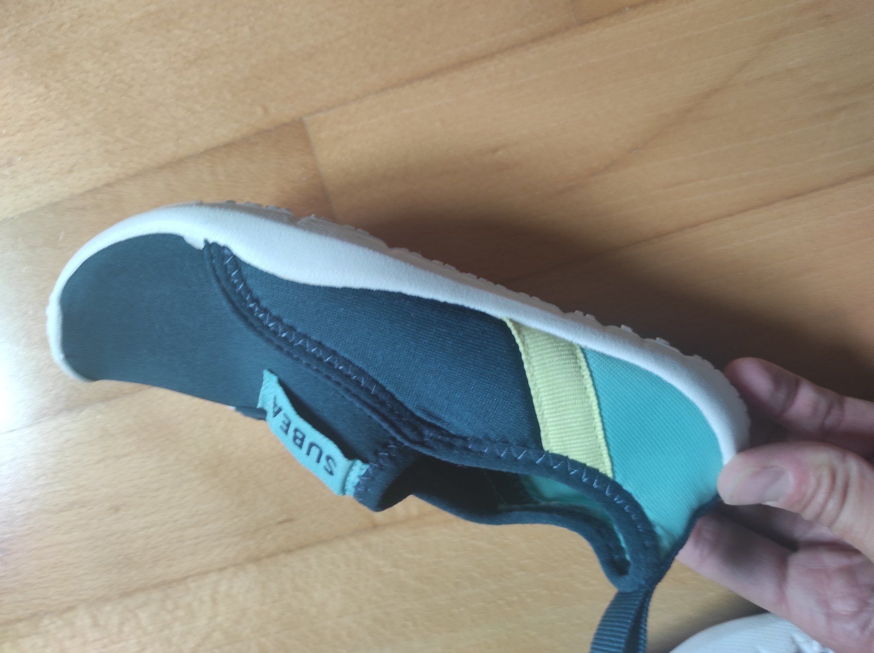 Scarpe per ragazzi: Badeschuhe gr 30-31 – Usato da Effretikon venduto da MarthaK. 1