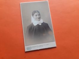 SCHWIIZER FRAU DAZUMAL - ORDENS-/CHRANKESCHWöSCHTER - ZH
