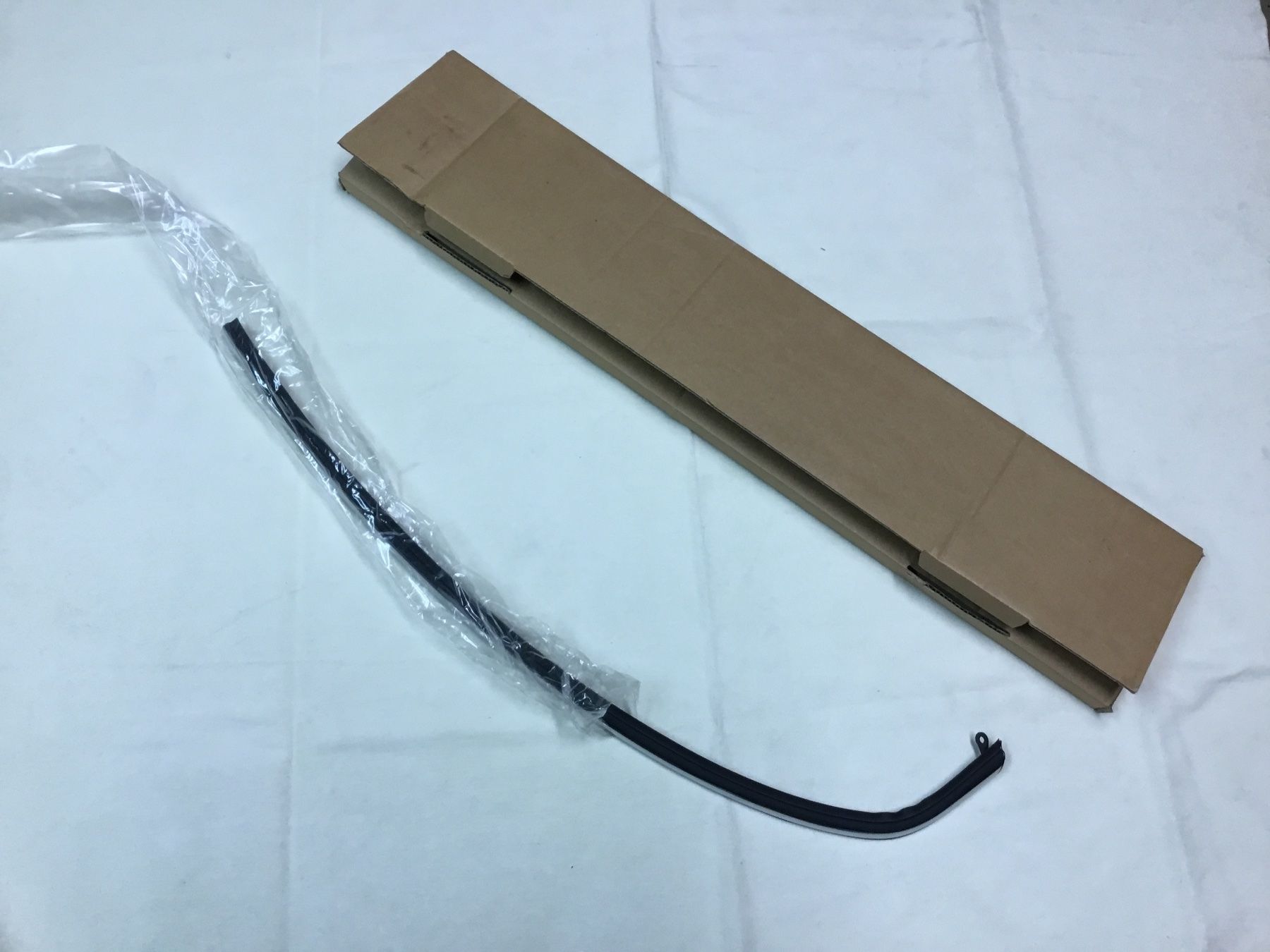 Mini Tutti pezzi di ricambio auto: Mini Cooper  /Abdeckung Frontscheibe/51317051527 – Nuovo e nell'imballaggio originale da Brigerbad venduto da dendo123 4