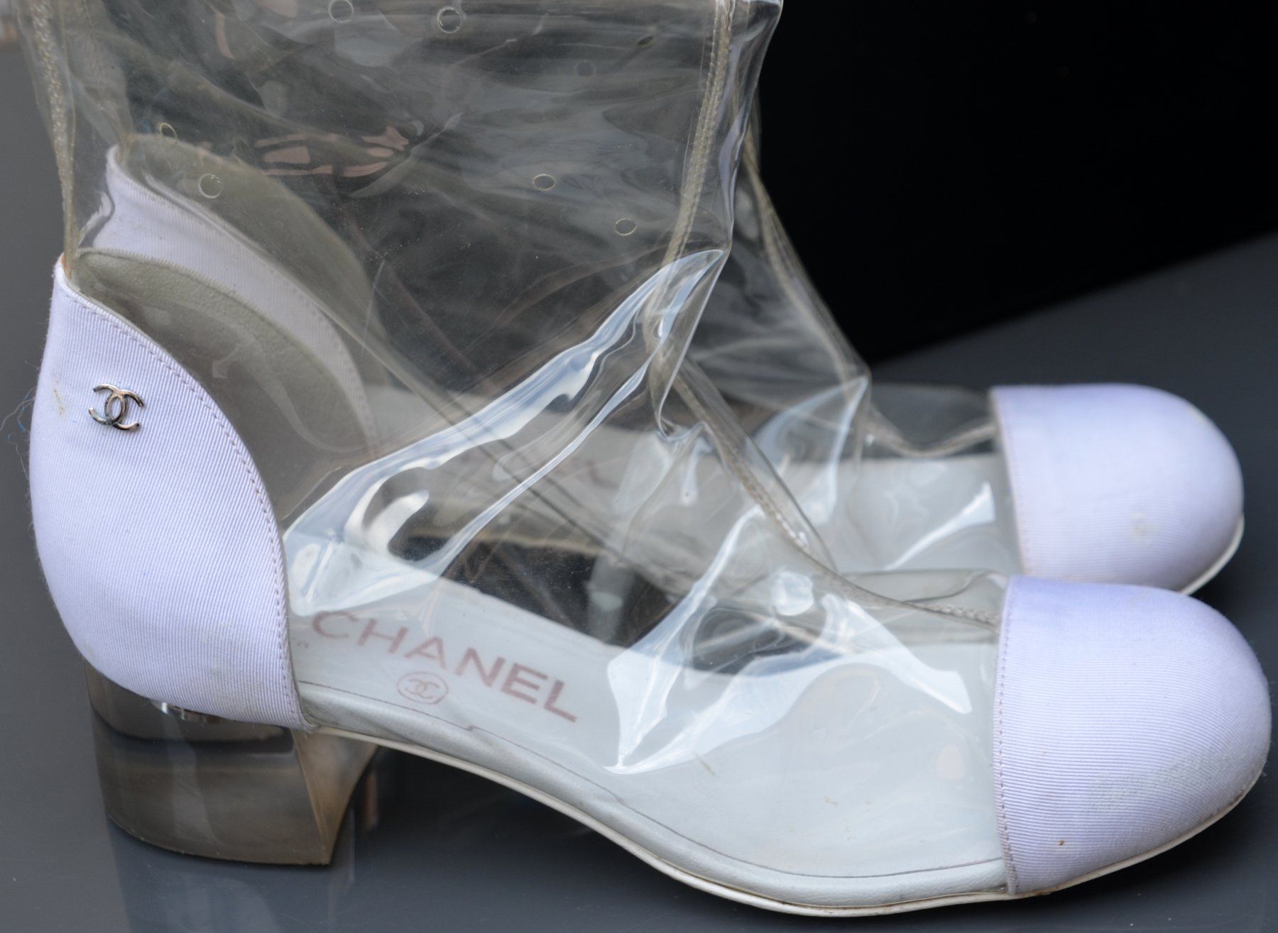 Chanel Scarpe da donna: Chanel boots / bottes 36,5 – Usato da Collonges venduto da Auganien 3