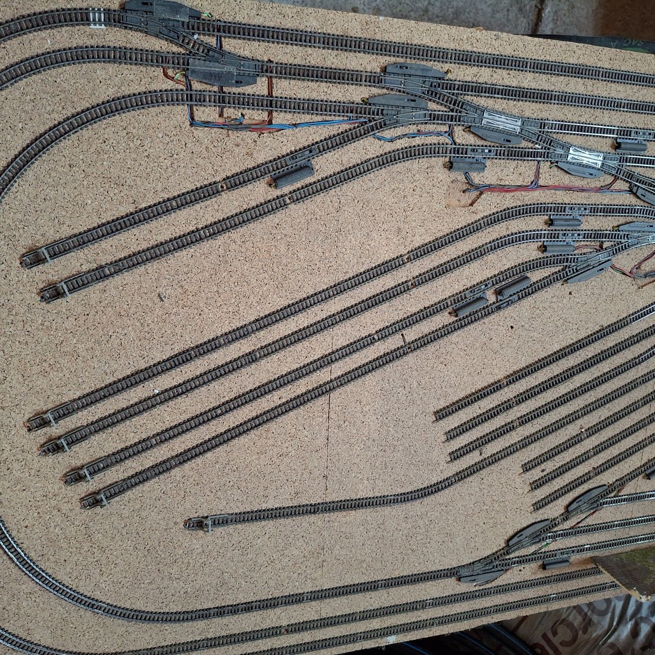 Märklin Modellini di ferrovie: Maquette ferroviaire complexe, voies multiples 80x275 cm – Usato da Erde venduto da VODO460 4