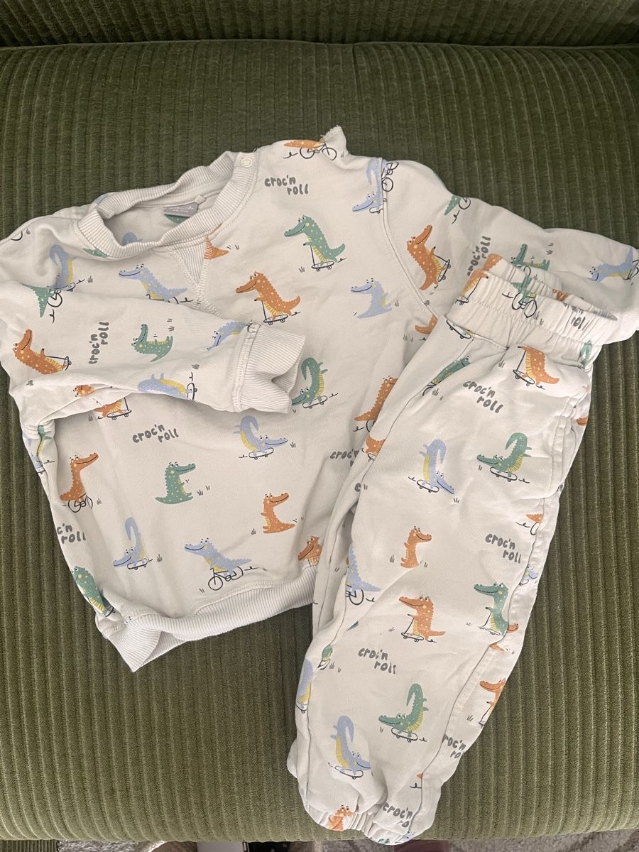 Kleiderpakete & -sets: Ensemble jogging bébé, taille 92 – Gebraucht aus Cossonay-Ville von Venusa09