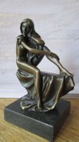 Wundervolle Bronze Figur Frau auf schönem Sockel ca. 14 cm