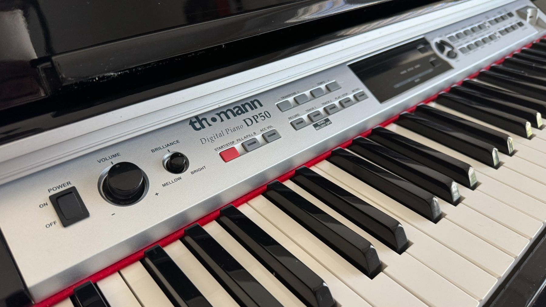 Thomann Strumenti musicali: Thomann DP50 Digital Piano mit Hocker. Einsteiger E-Piano! – Usato da Ueken venduto da Louis658 1