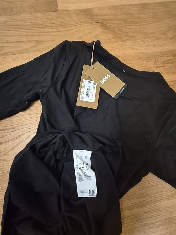 Hugo Boss T-shirts: Neues Shirt von Hugo Boss – Neuf avec emballage d'origine à Feusisberg par cts_55rn 2