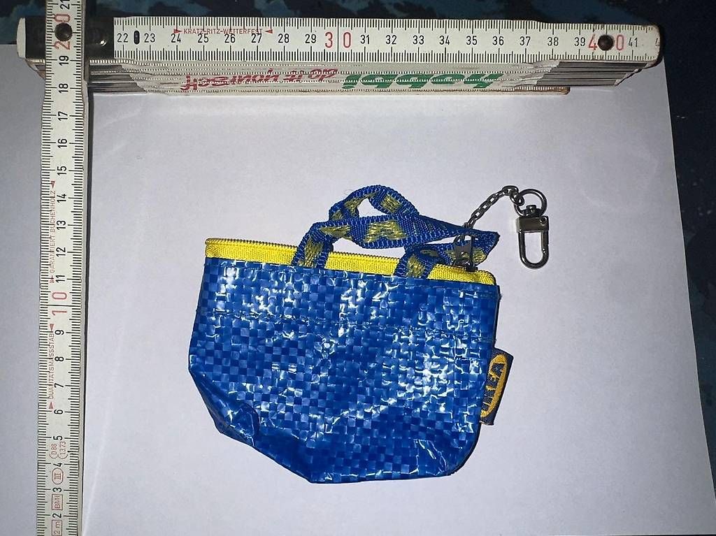Portafogli: IKEA Beutel mit Reissverschluss – Usato da Schlieren venduto da S_Dragon