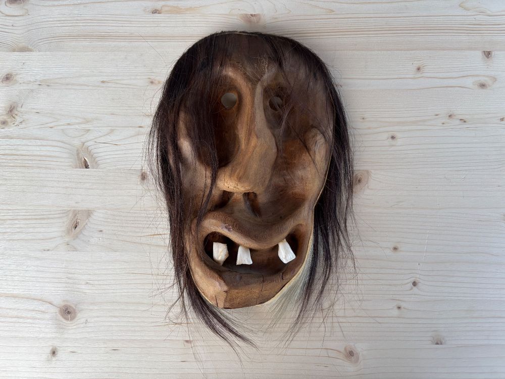 schöne alte Walliser Holzmaske von Henzen Wiler (Gebraucht) in Feldbach ...